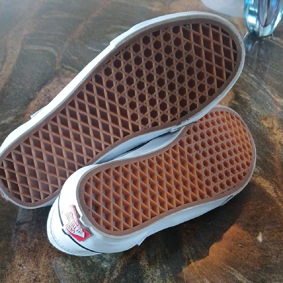 Vans White and Black Canvas Sneakers Low-Top Design - Picture 5 of 7